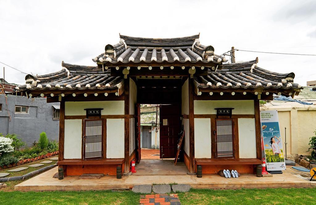 Former Guamseowon Hanok Guesthouse Daegu Esterno foto