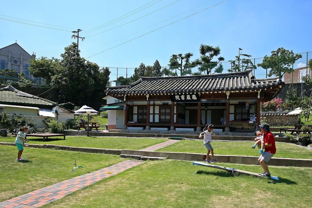 Former Guamseowon Hanok Guesthouse Daegu Esterno foto