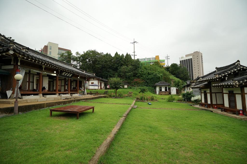 Former Guamseowon Hanok Guesthouse Daegu Esterno foto